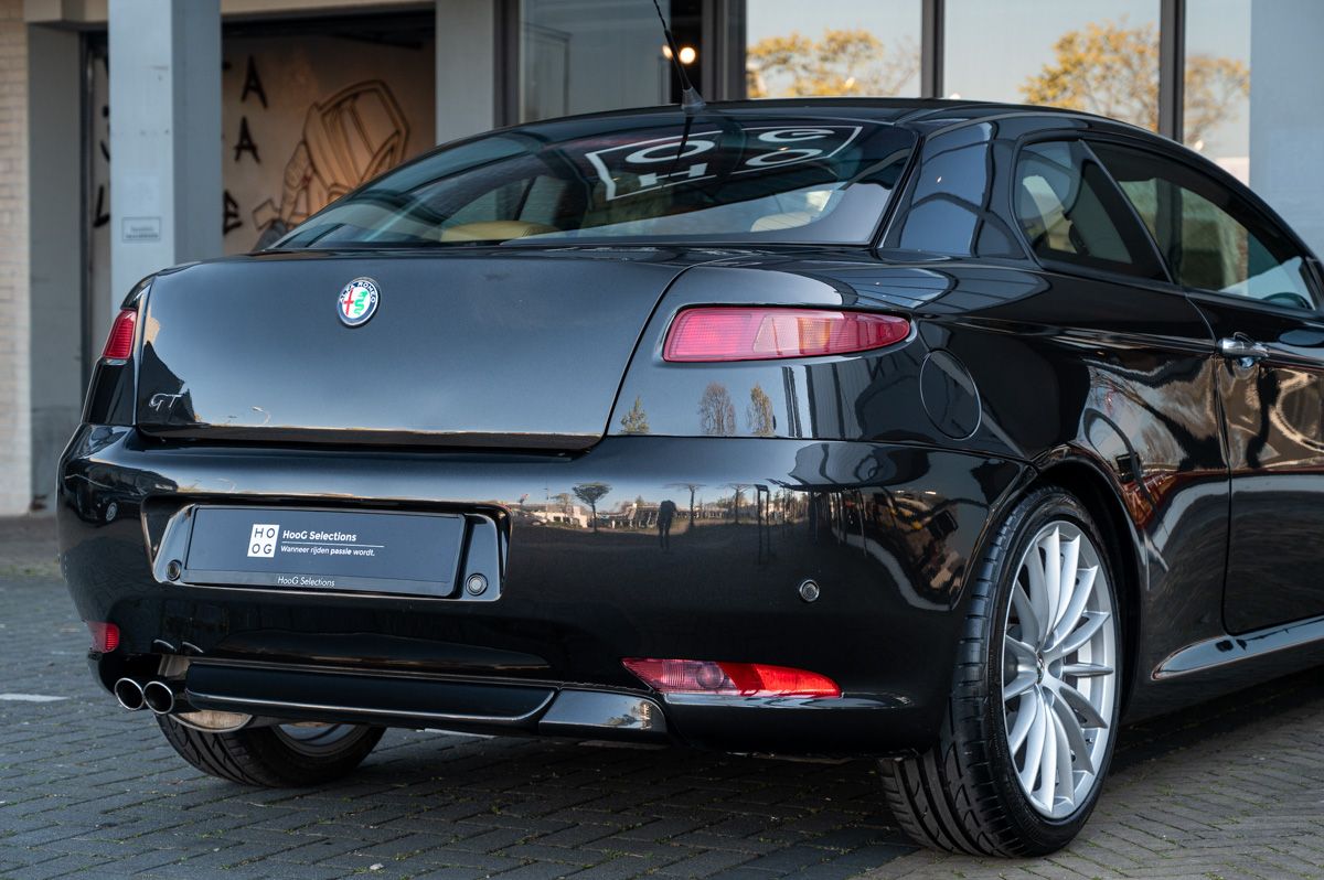 Alfa Romeo GT (2006) — foto 12