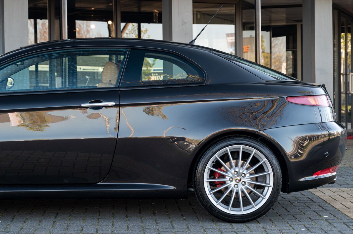 Alfa Romeo GT (2006) — foto 11