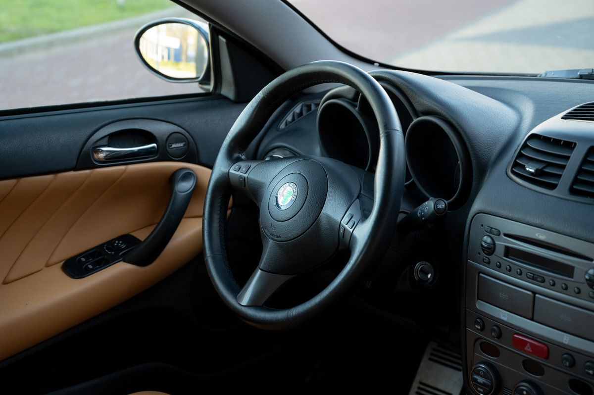 Alfa Romeo GT (2006) — foto 53
