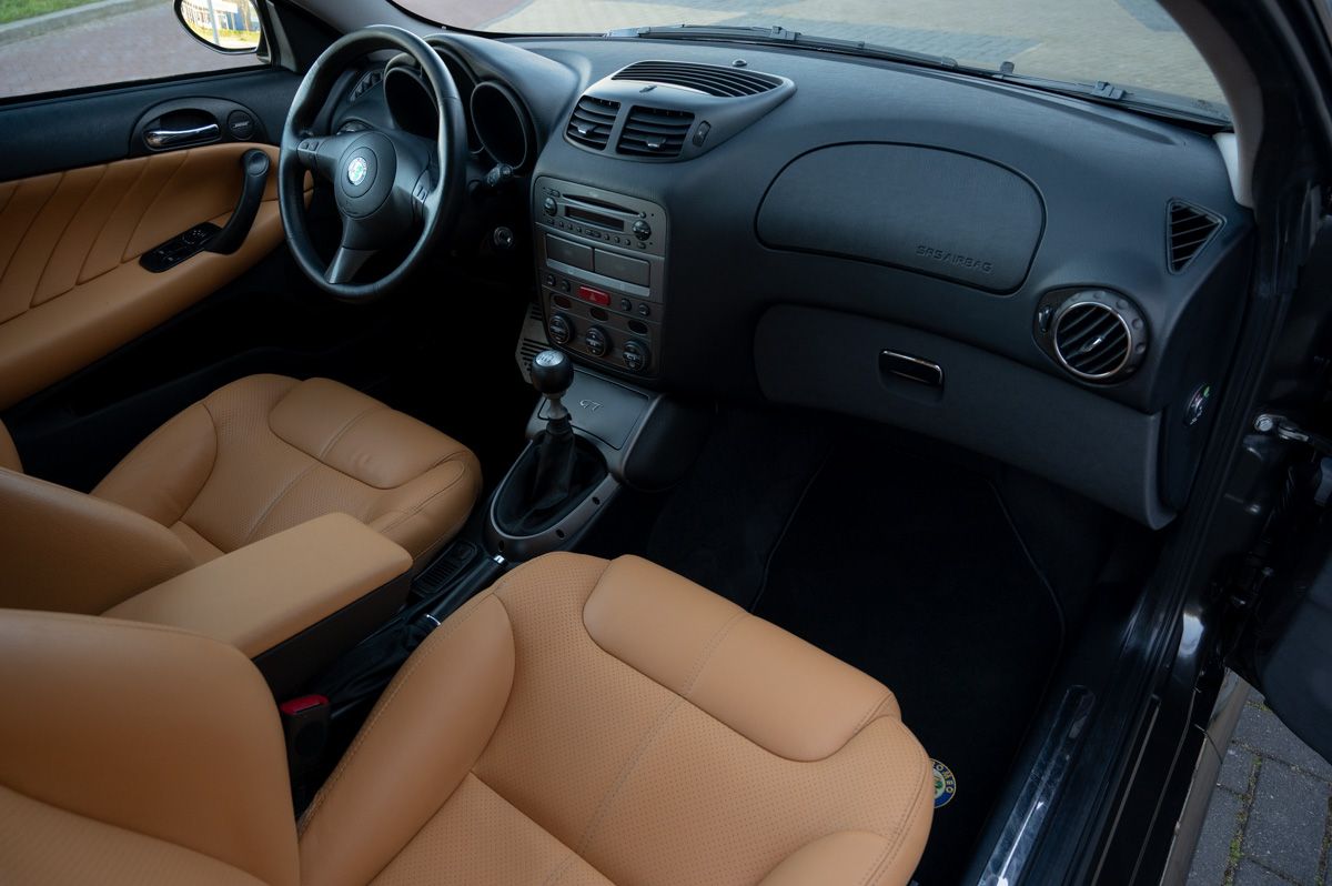 Alfa Romeo GT (2006) — foto 42