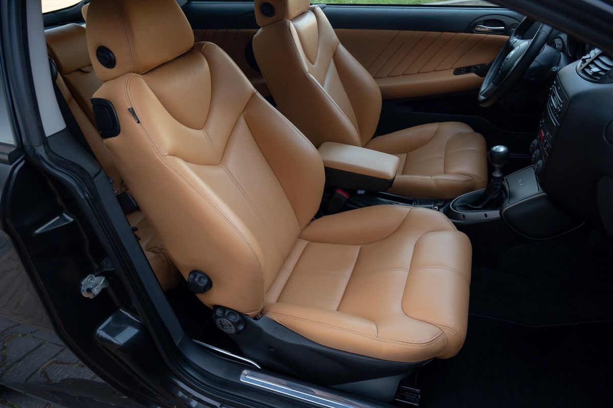 Alfa Romeo GT (2006) — foto 40