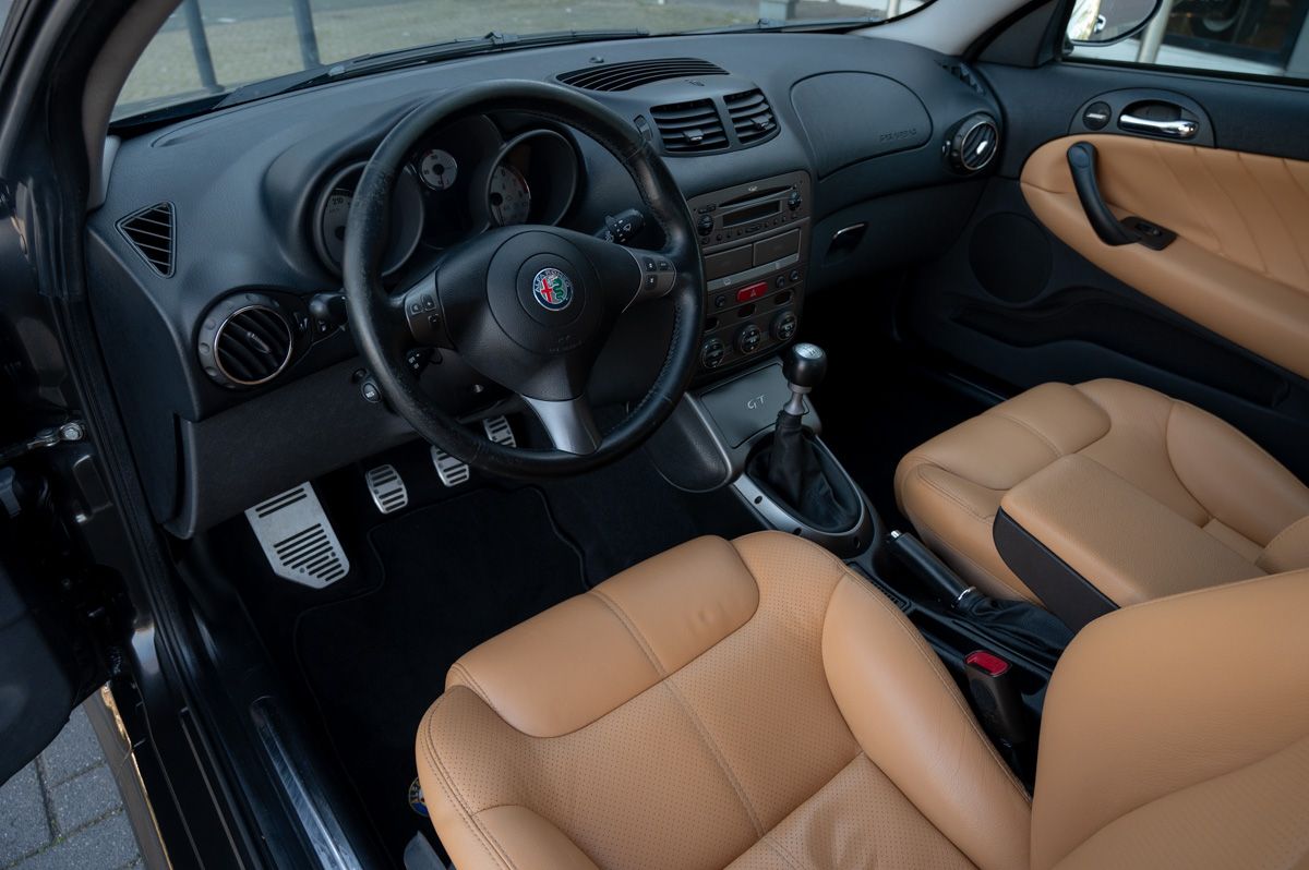 Alfa Romeo GT (2006) — foto 44