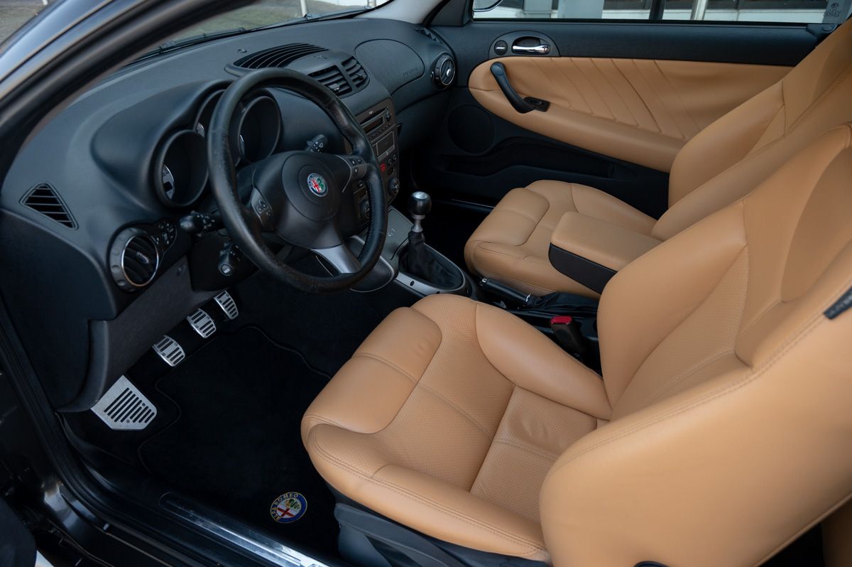 Alfa Romeo GT (2006) — foto 50