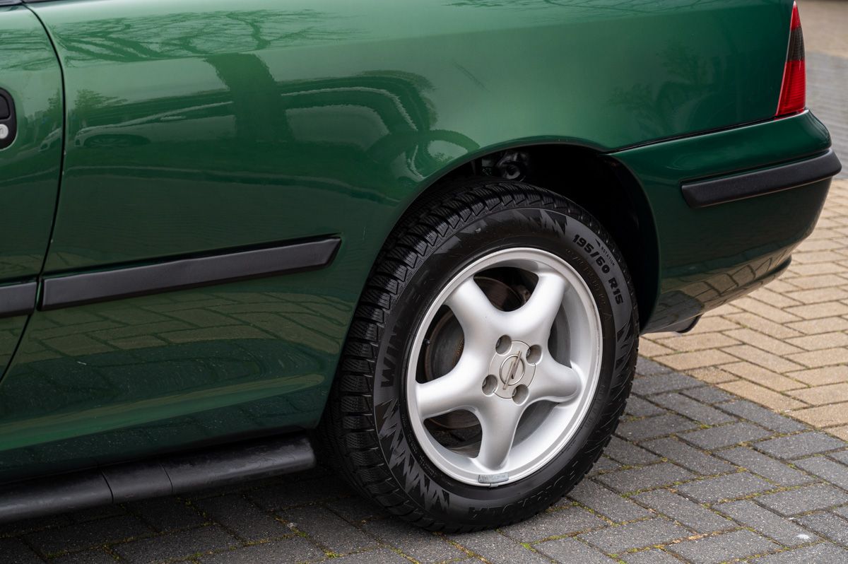 Opel Calibra (1996) — Foto 17