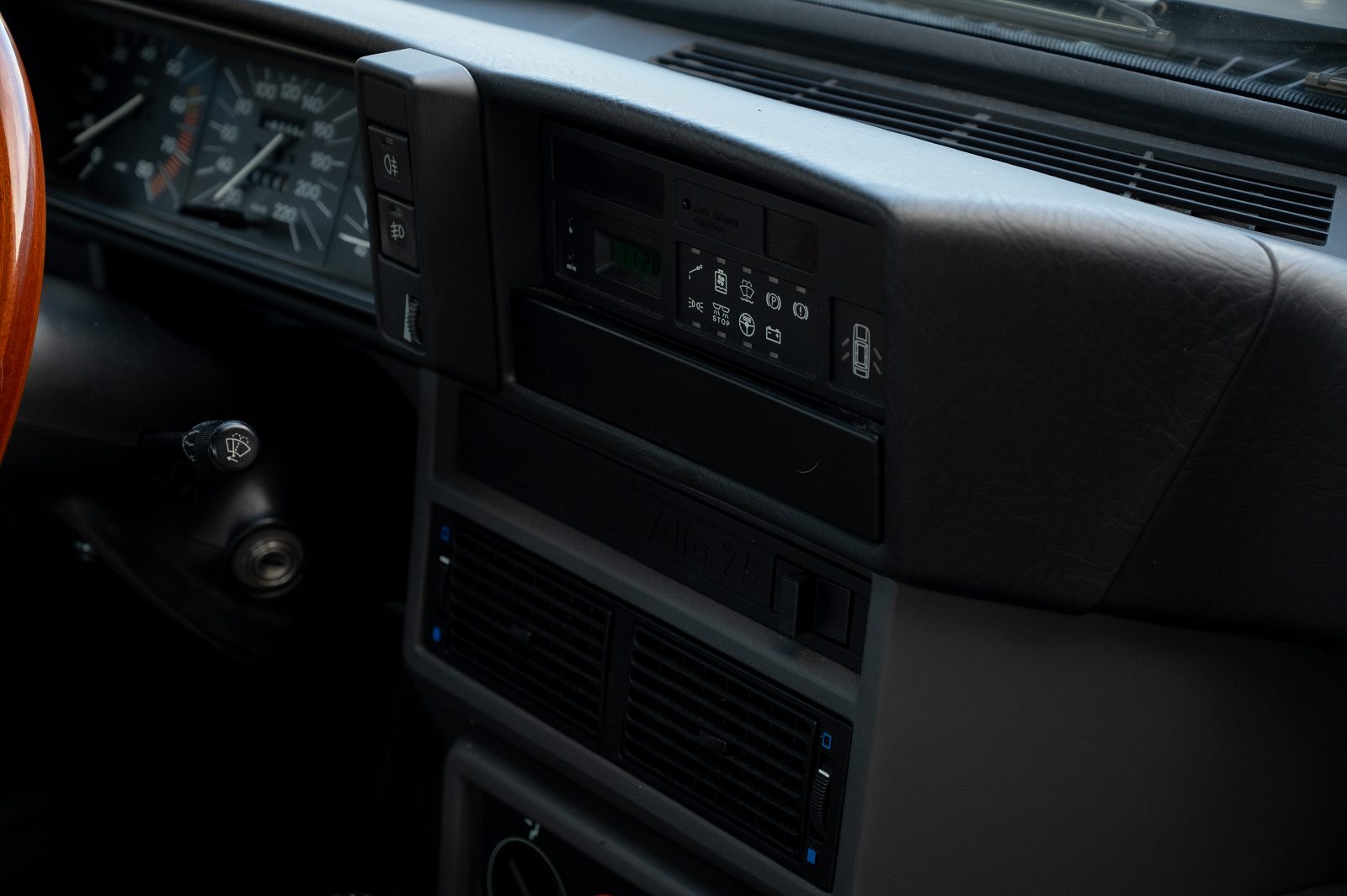 Alfa Romeo 75 (1986) — Foto 42
