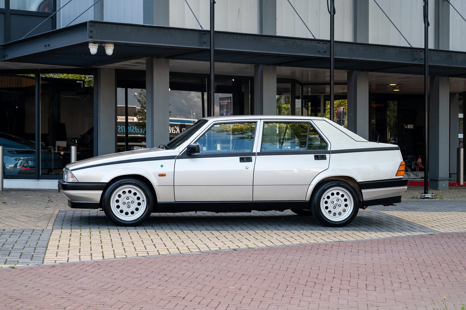 Alfa Romeo 75 (1986) — Foto 4