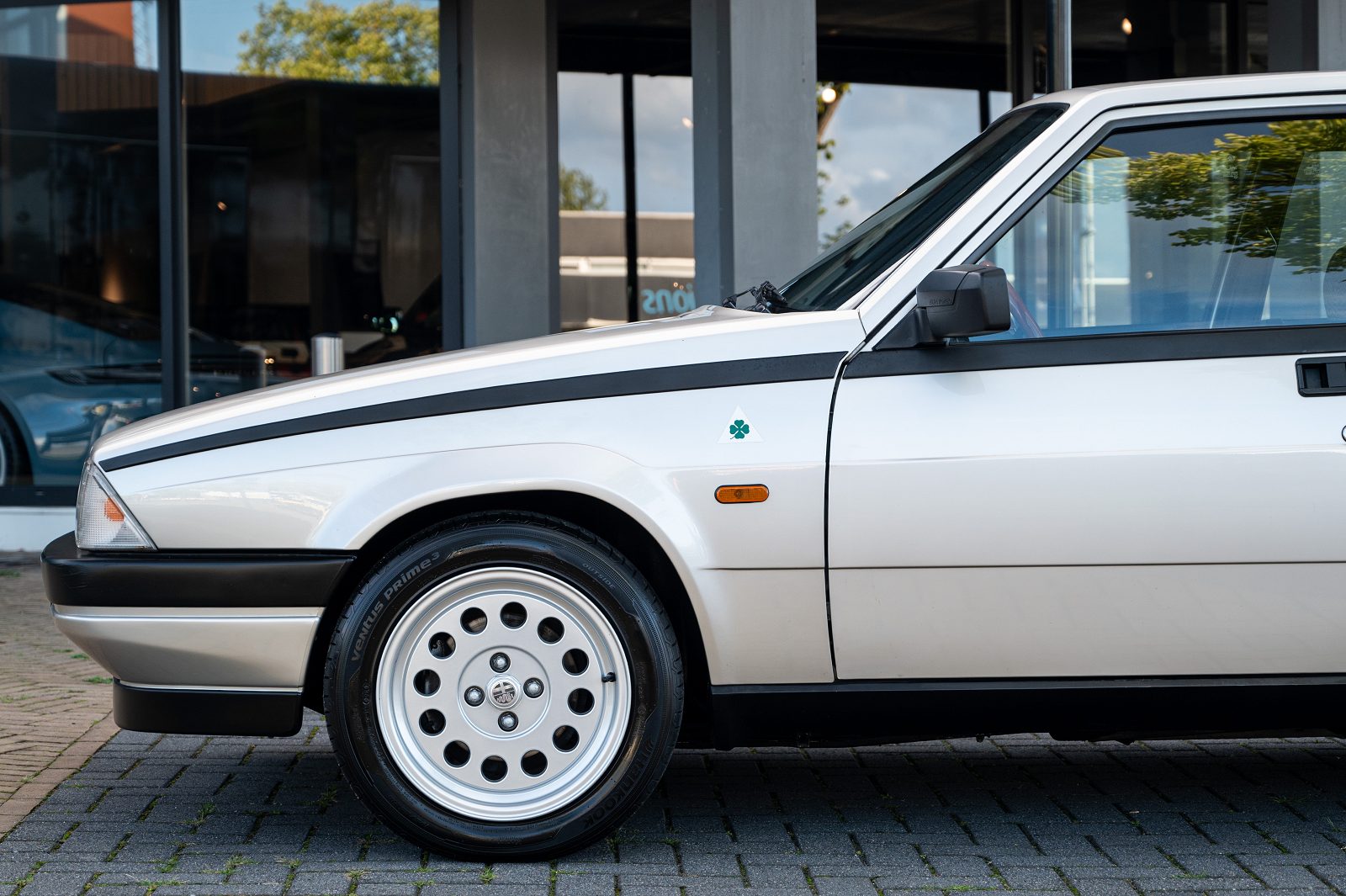Alfa Romeo 75 (1986) — Foto 11