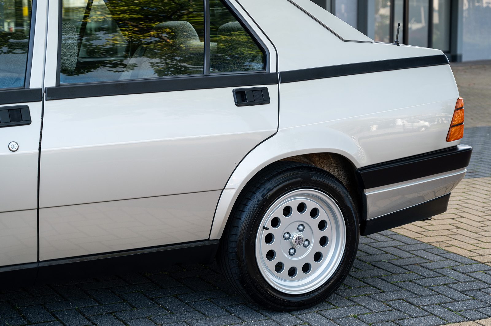 Alfa Romeo 75 (1986) — Foto 13