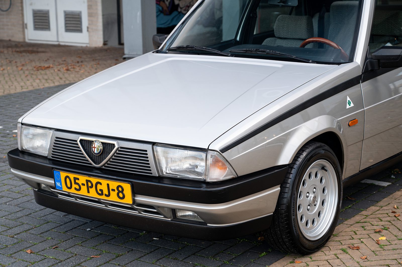 Alfa Romeo 75 (1986) — Foto 30