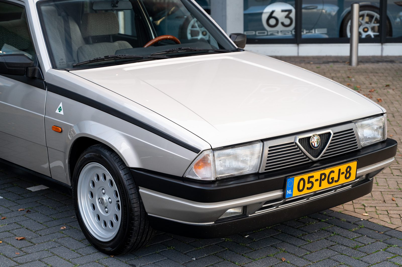 Alfa Romeo 75 (1986) — Foto 32
