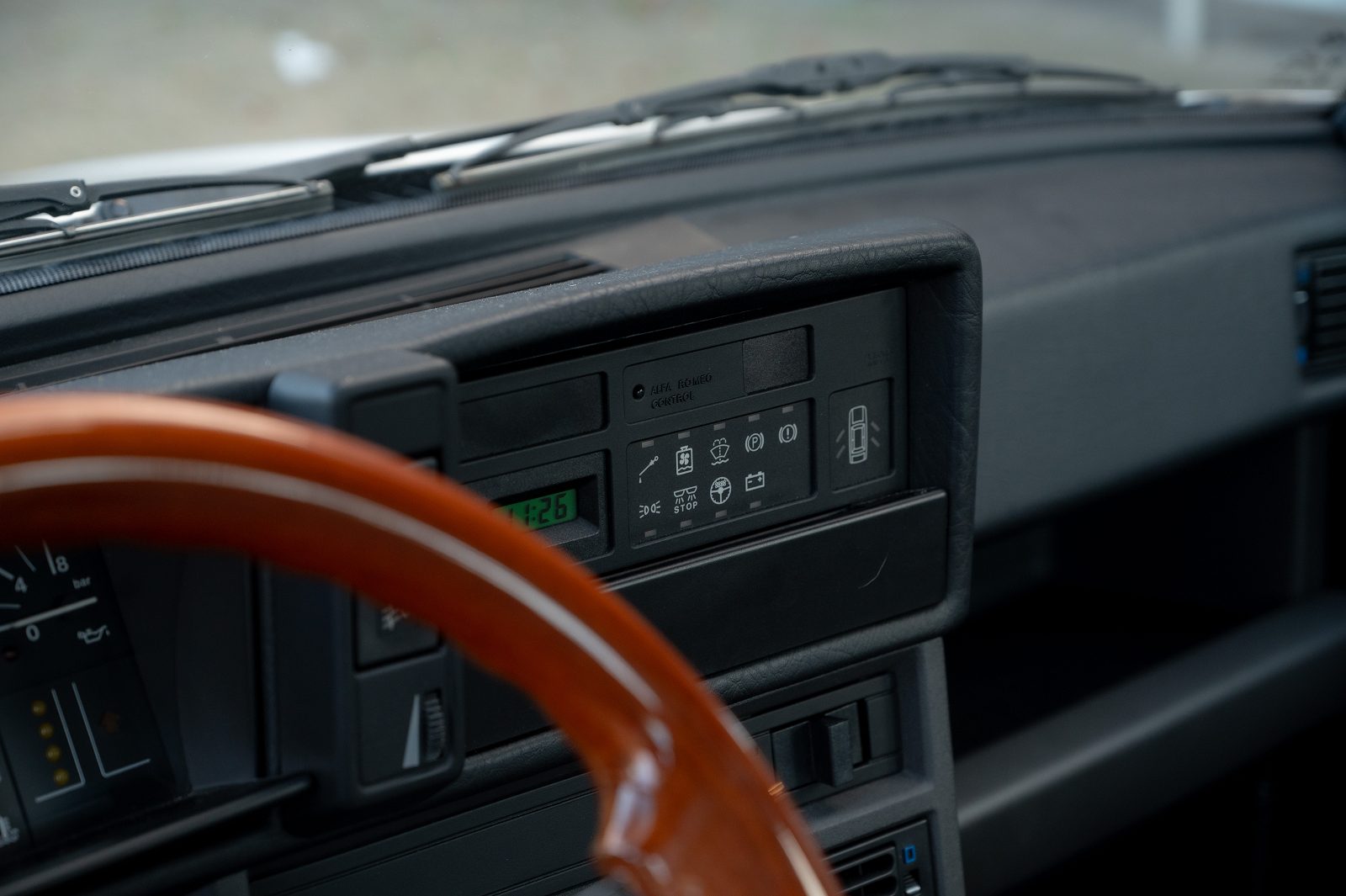Alfa Romeo 75 (1986) — Foto 45