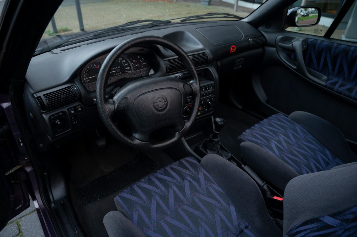 Opel Astra (1995) — photo 36