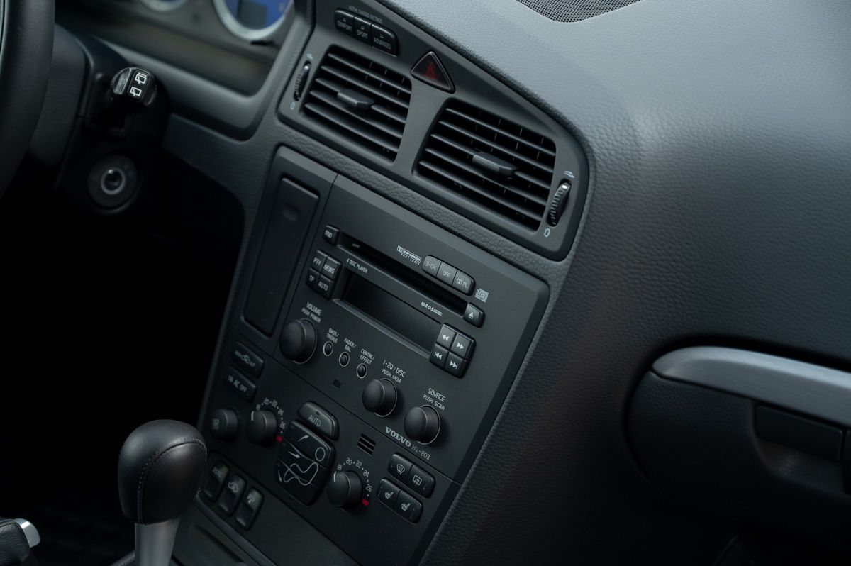 Volvo V70 (2003) — صورة 48