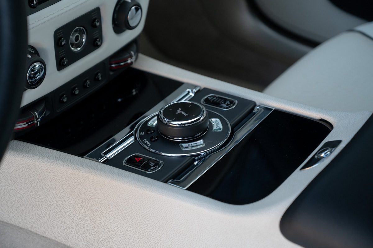 Rolls-Royce Wraith (2014) — Foto 67