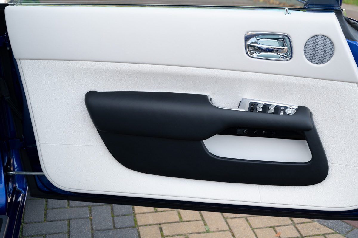 Rolls-Royce Wraith (2014) — Foto 72