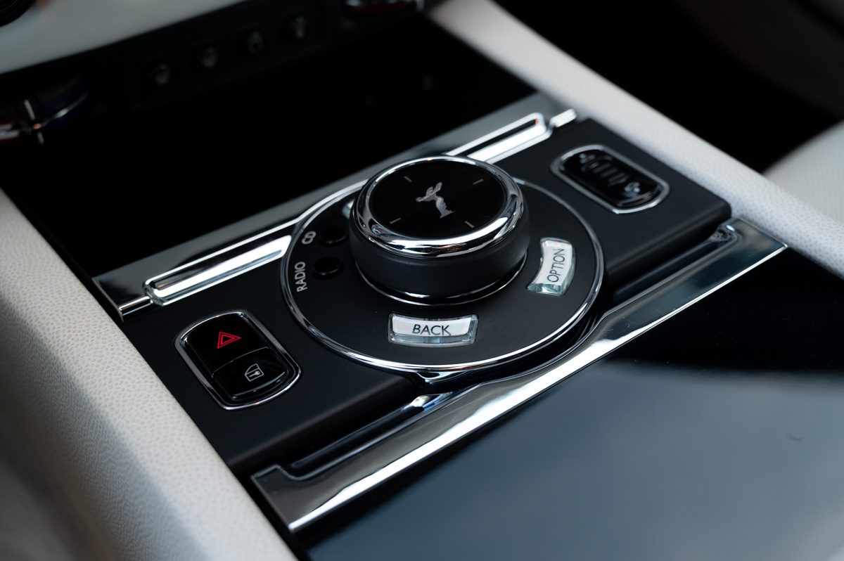 Rolls-Royce Wraith (2014) — Foto 81