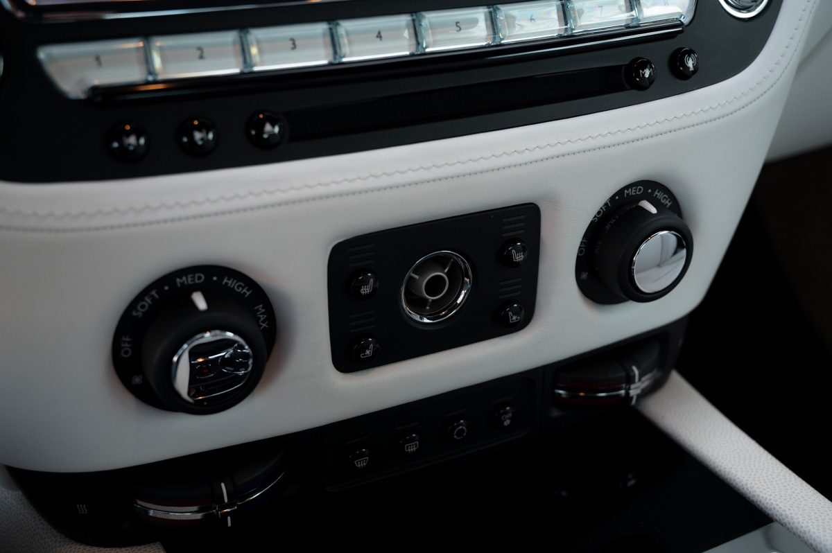 Rolls-Royce Wraith (2014) — Foto 80