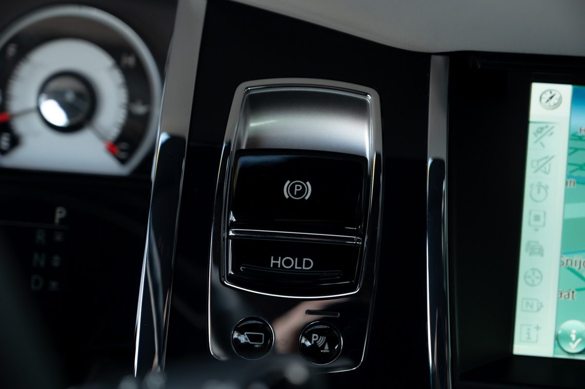 Rolls-Royce Wraith (2014) — Foto 84