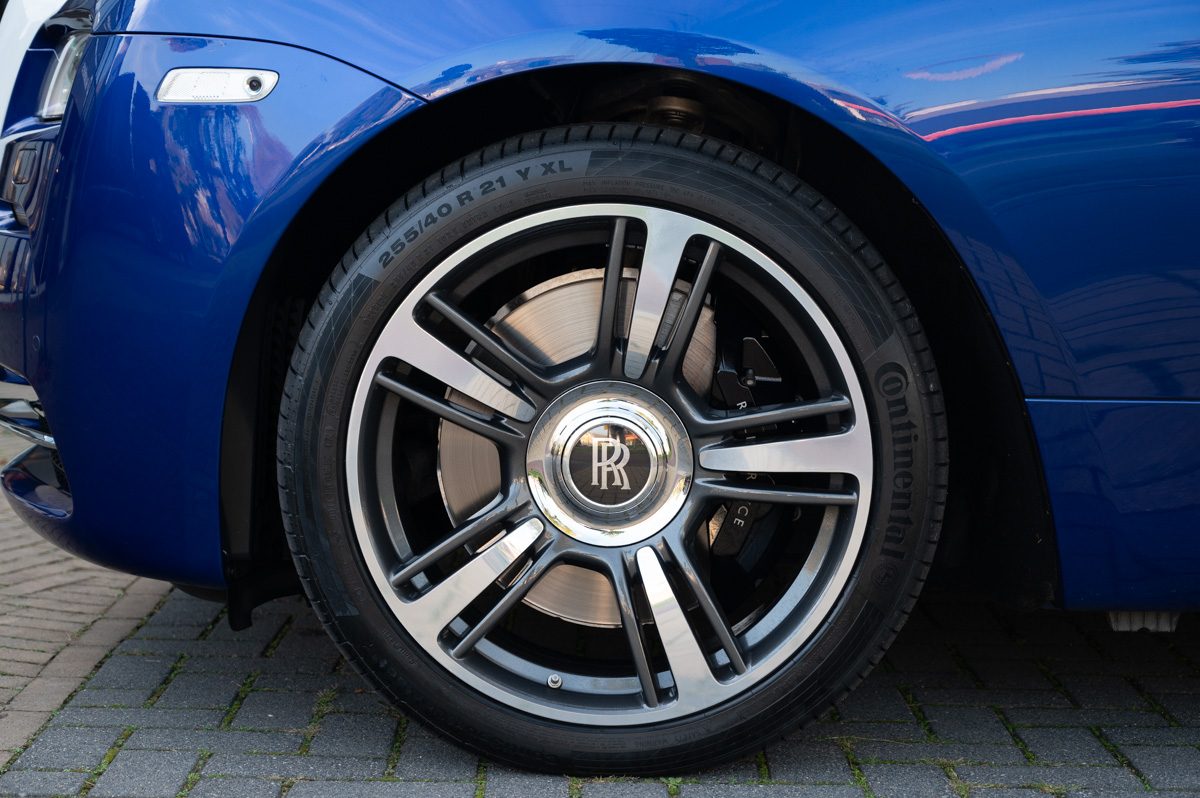 Rolls-Royce Wraith (2014) — Foto 17