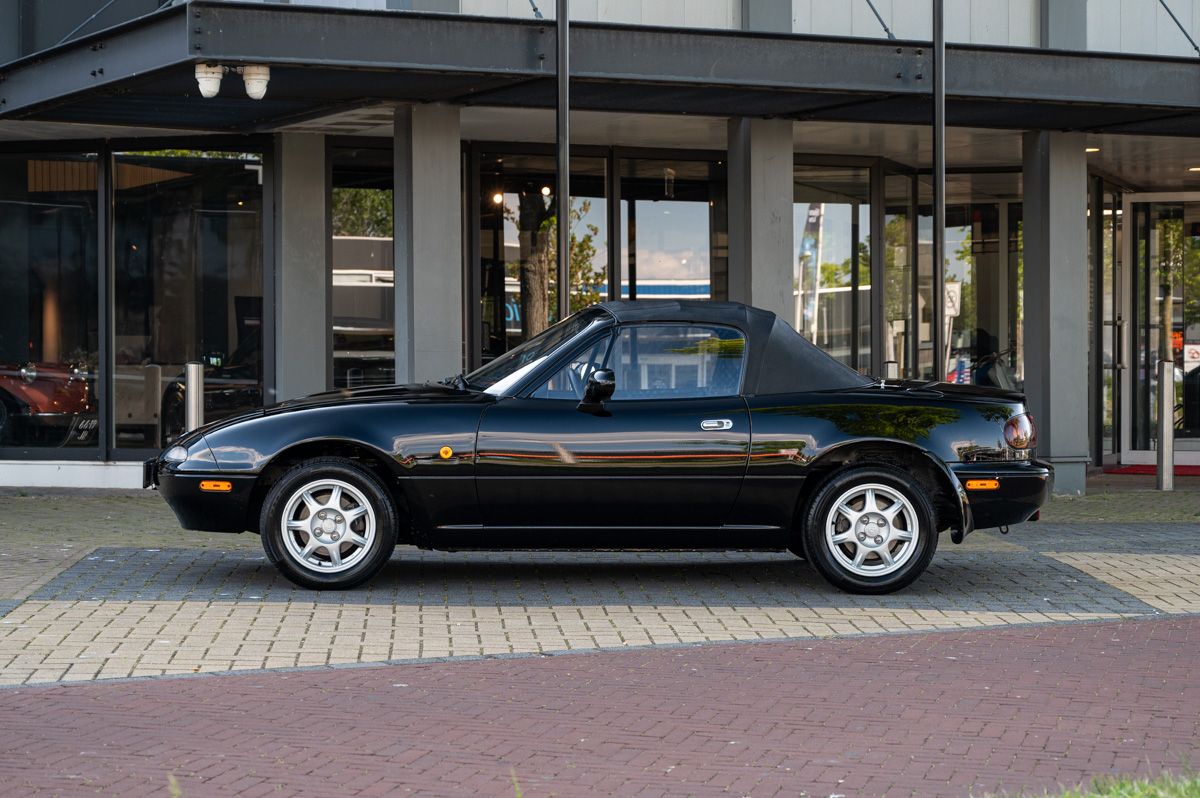 Mazda MX-5 (1995) — foto 9