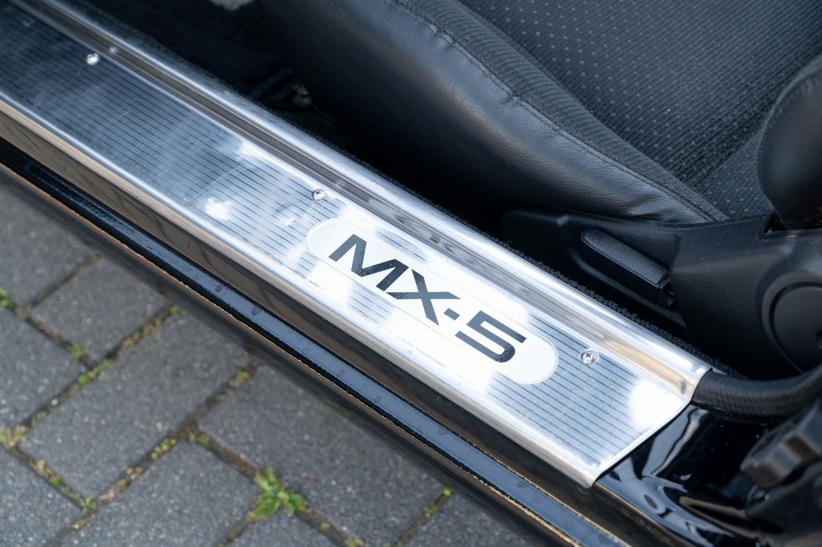 Mazda MX-5 (1995) — foto 26