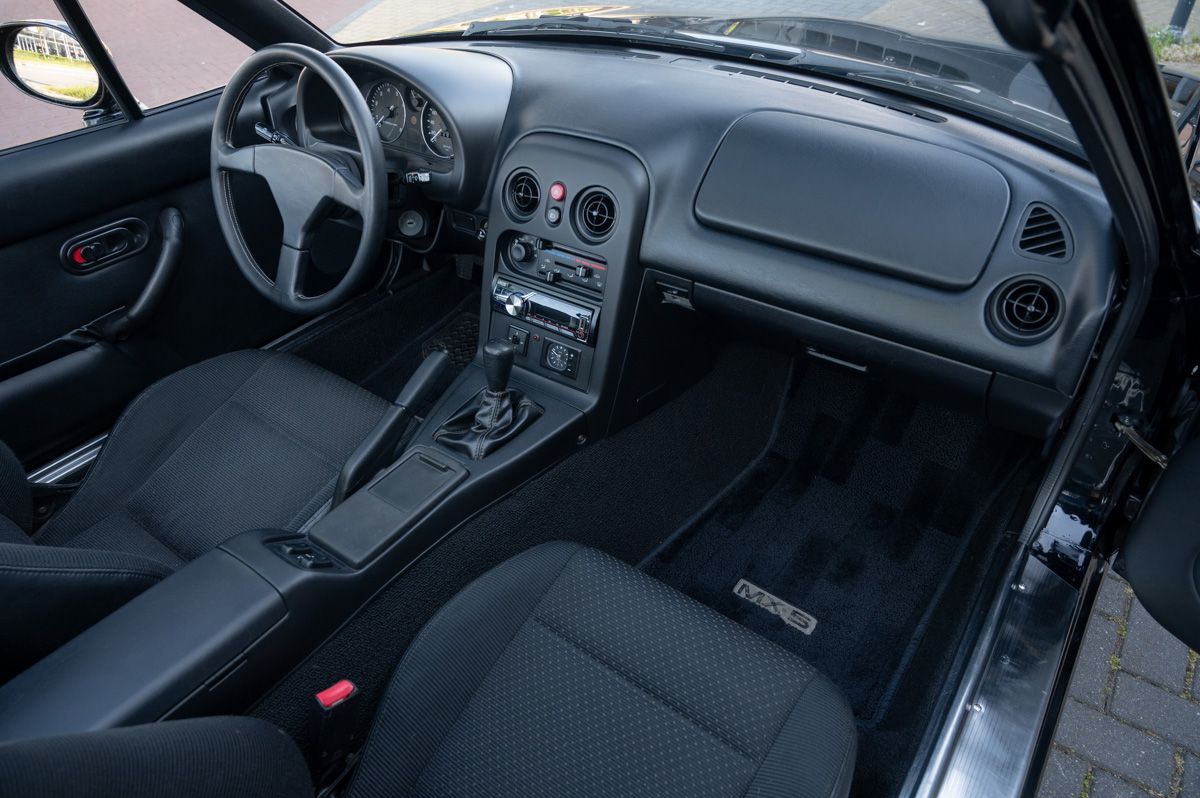 Mazda MX-5 (1995) — foto 48