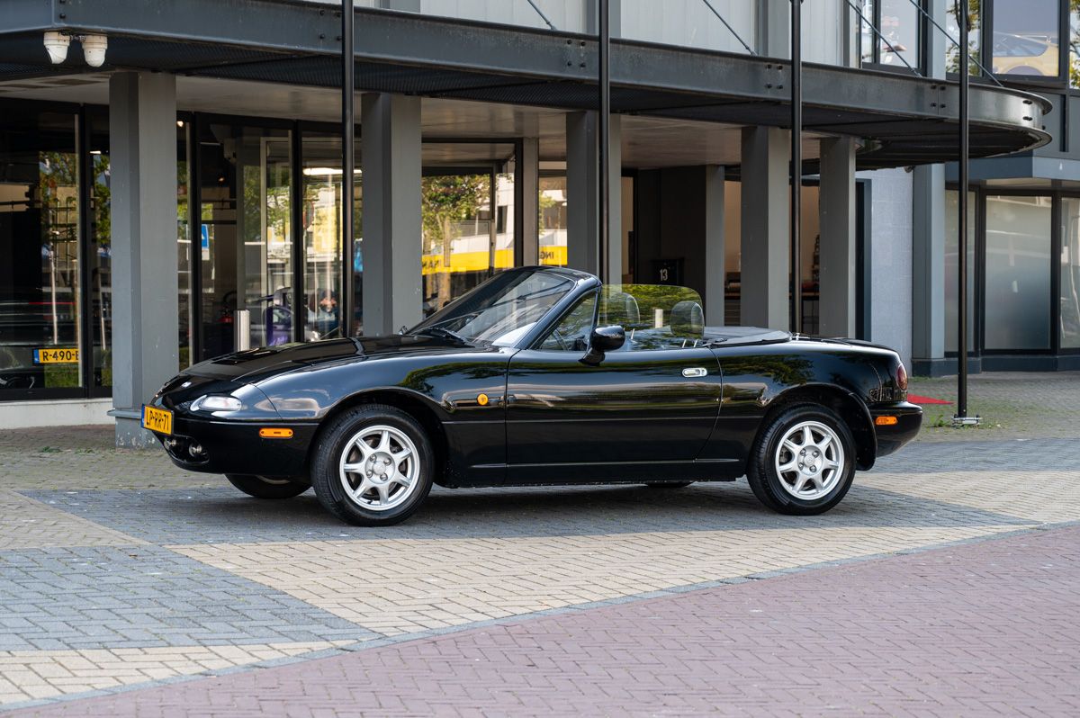 Mazda MX-5 (1995) — foto 10