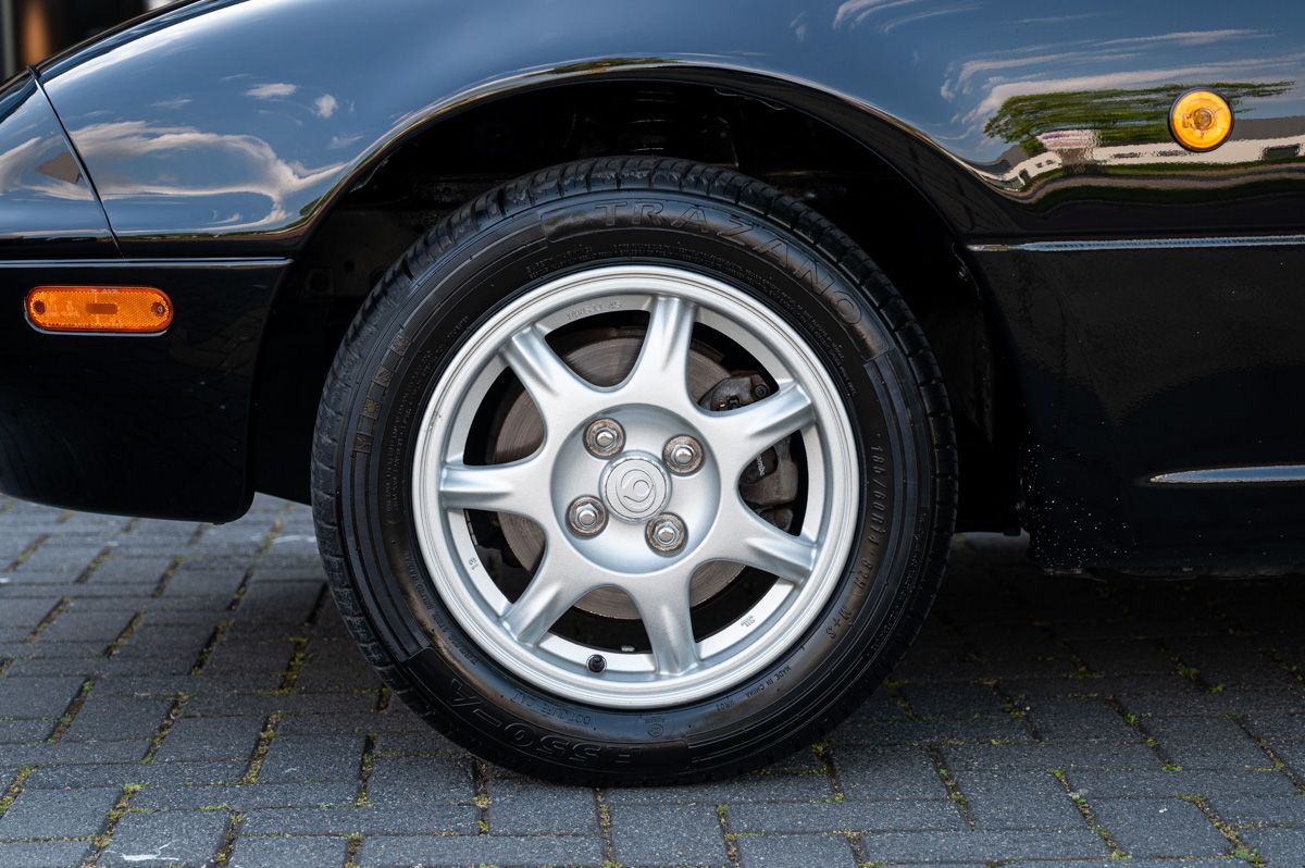 Mazda MX-5 (1995) — foto 17