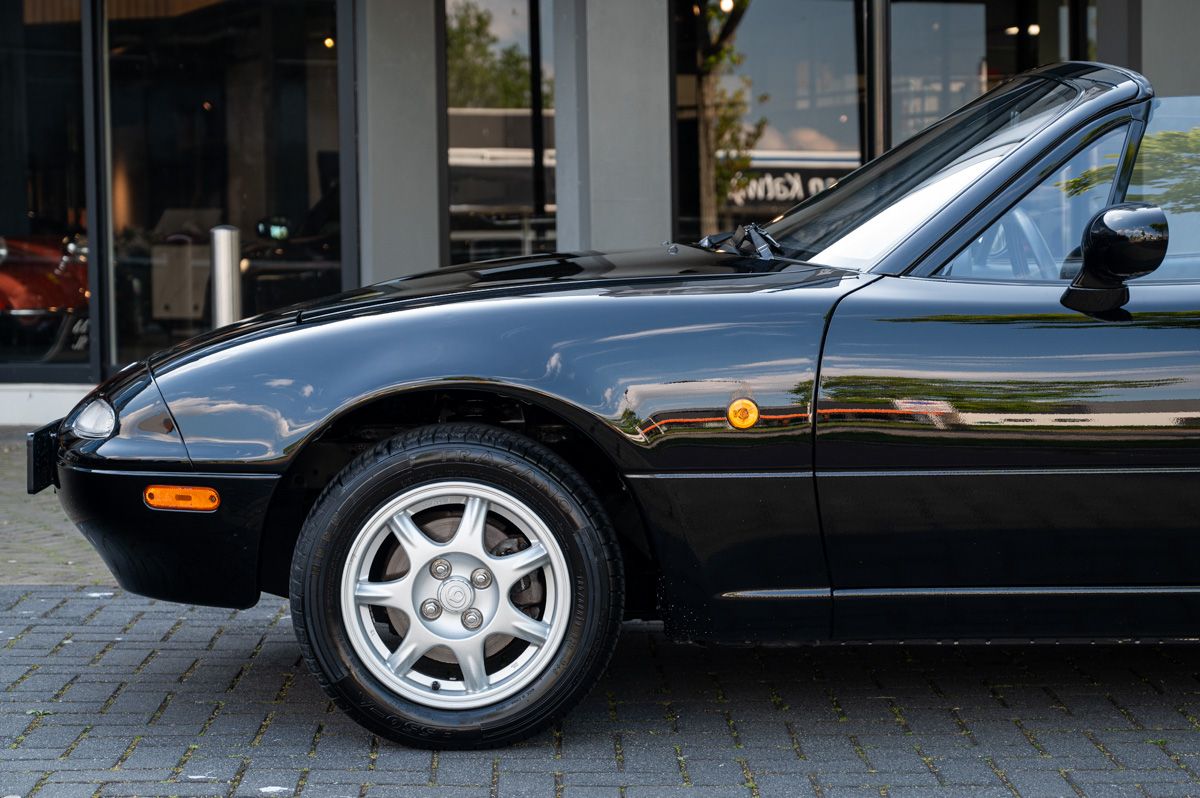 Mazda MX-5 (1995) — foto 32