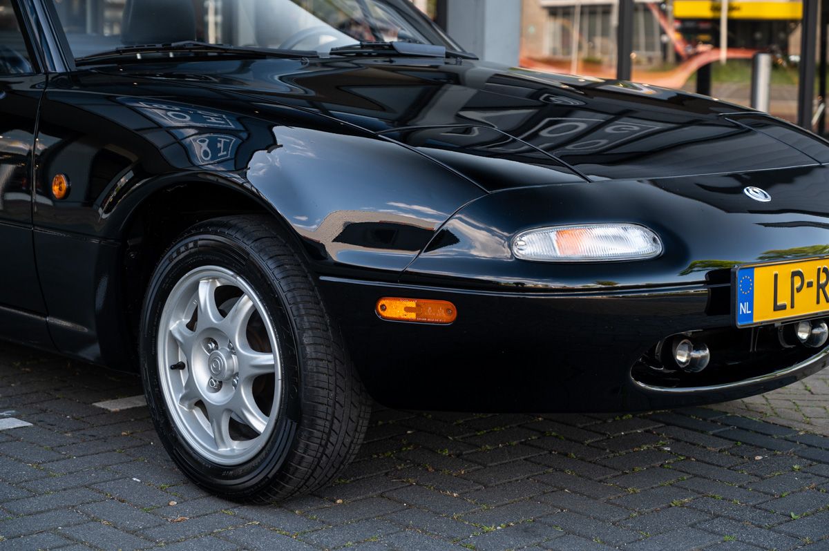 Mazda MX-5 (1995) — foto 18