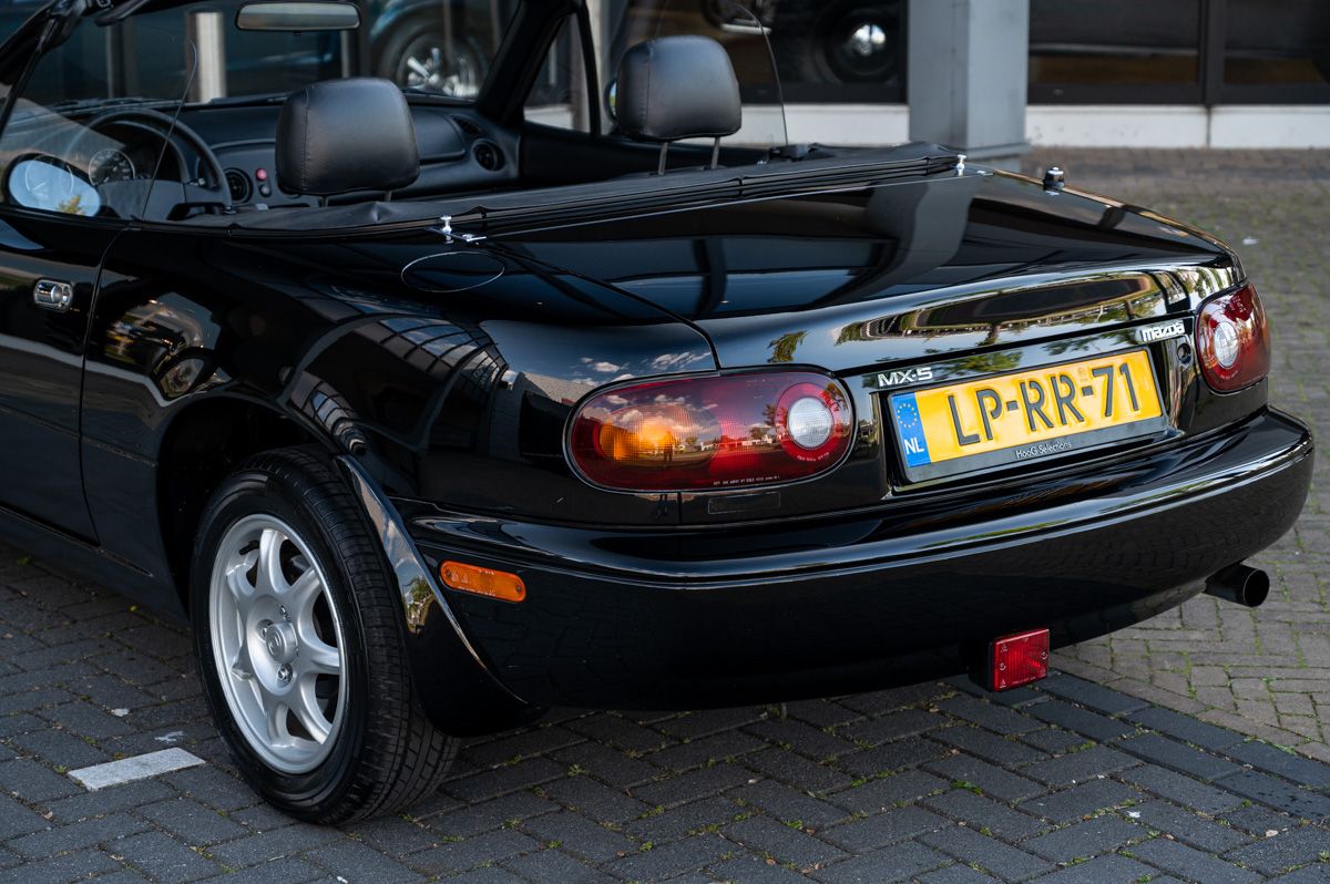 Mazda MX-5 (1995) — foto 14