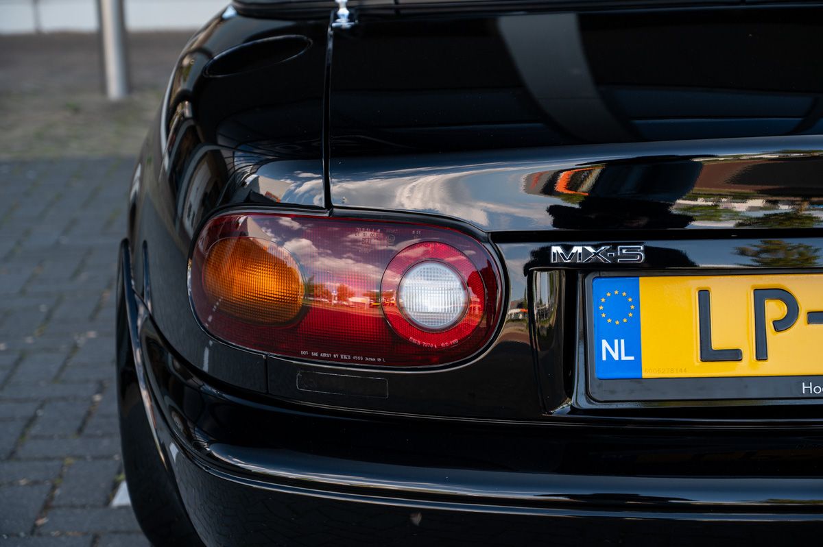 Mazda MX-5 (1995) — foto 24
