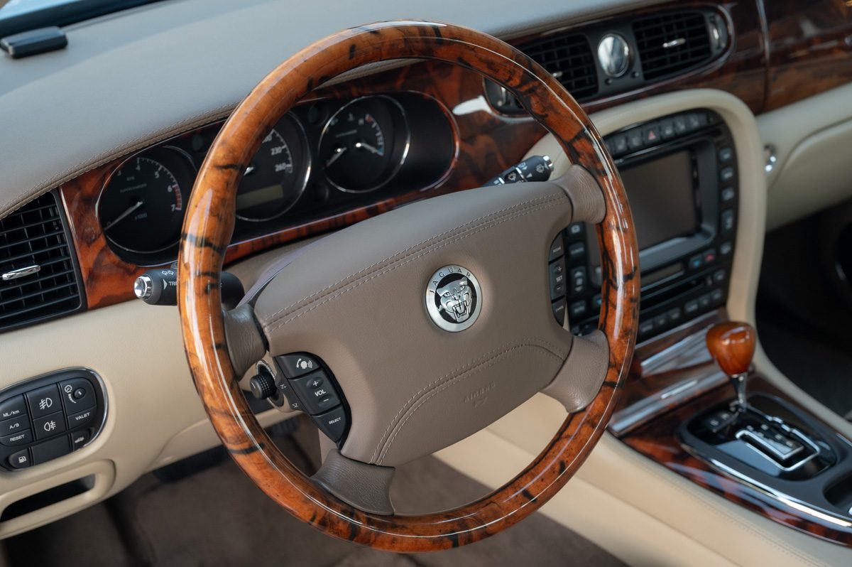 Jaguar XJ (2008) — Foto 49