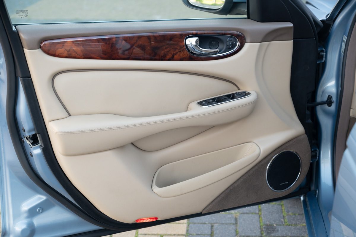 Jaguar XJ (2008) — Foto 56