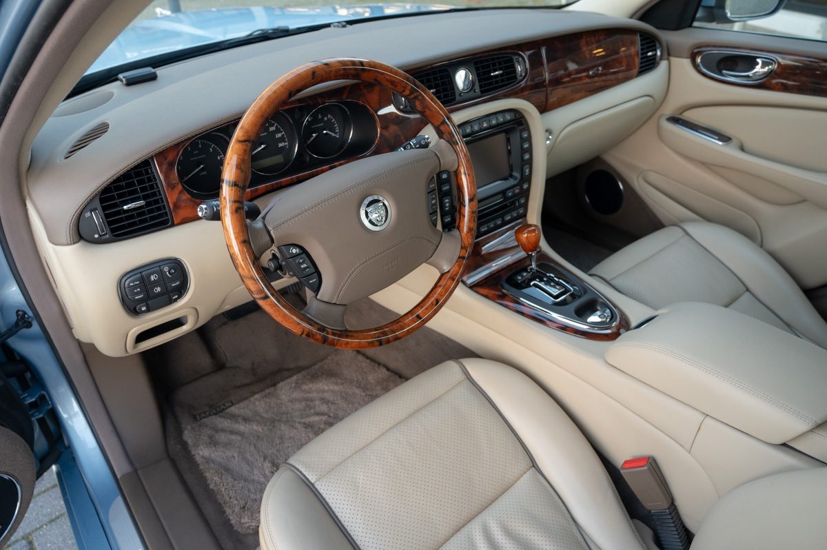 Jaguar XJ (2008) — Foto 39