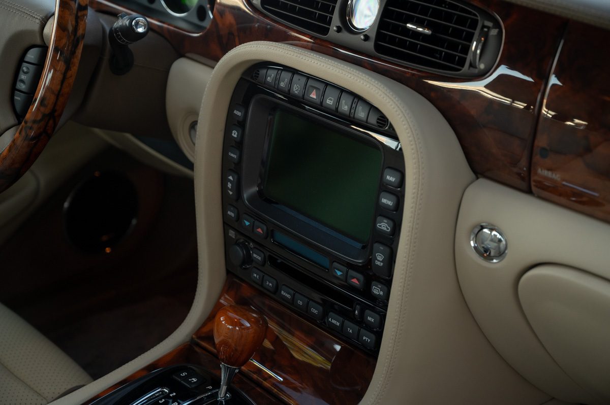 Jaguar XJ (2008) — Foto 42