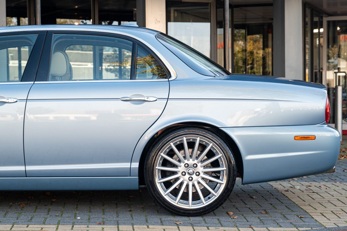 Jaguar XJ (2008) — Foto 16