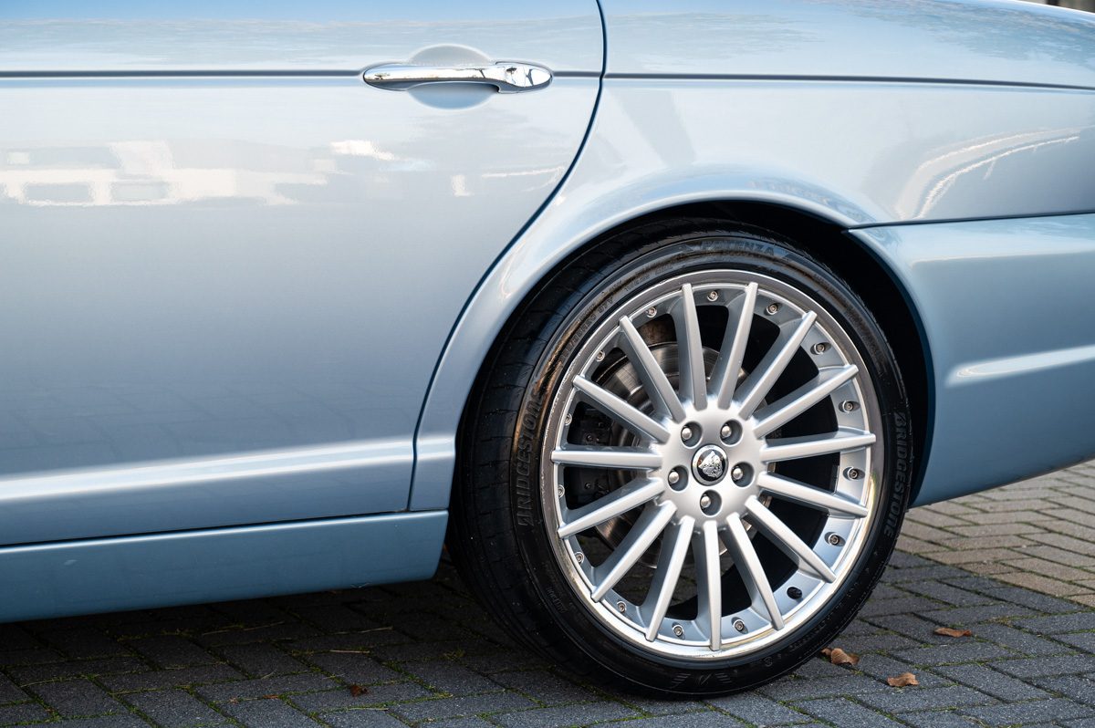 Jaguar XJ (2008) — Foto 18