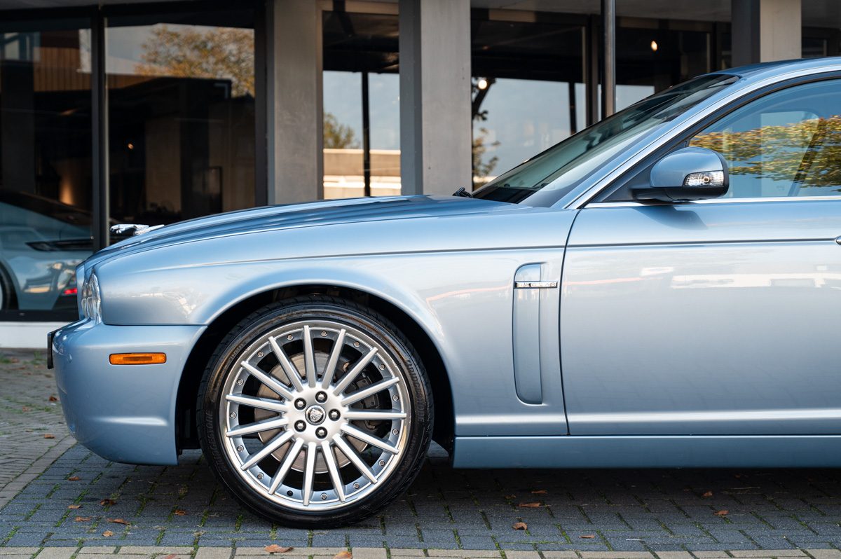 Jaguar XJ (2008) — Foto 19