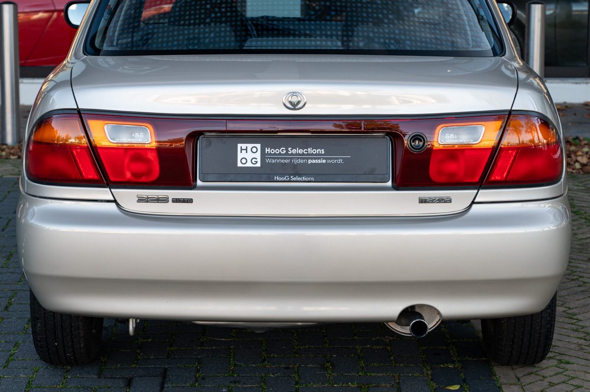 Mazda 323 (1995) — Foto 14