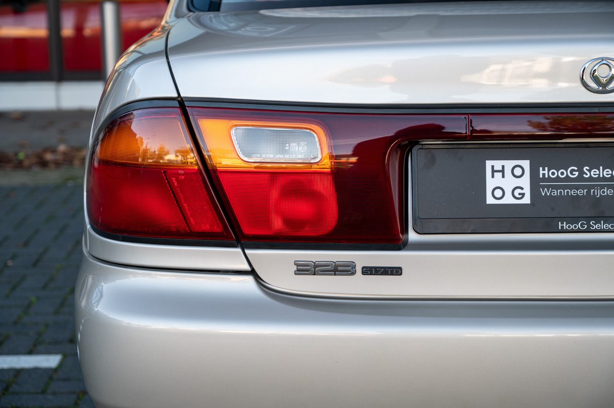 Mazda 323 (1995) — Foto 20