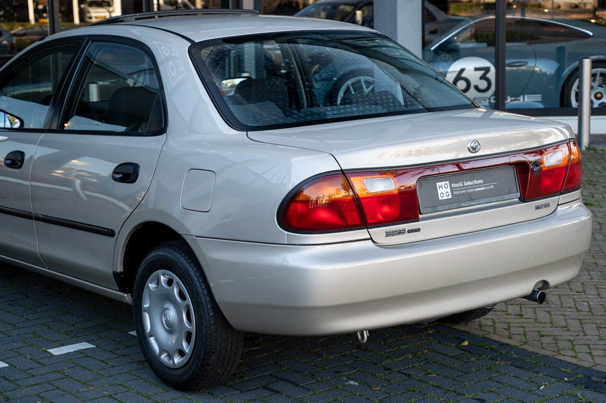 Mazda 323 (1995) — Foto 12