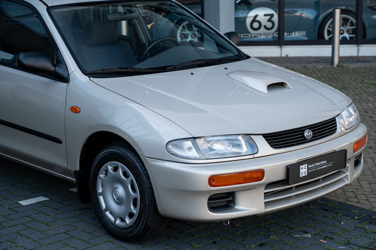 Mazda 323 (1995) — Foto 8