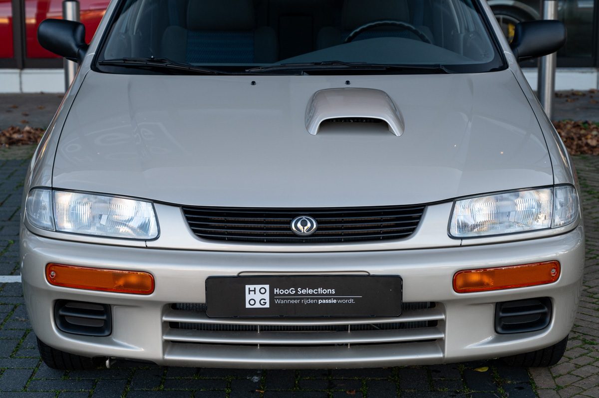 Mazda 323 (1995) — Foto 11