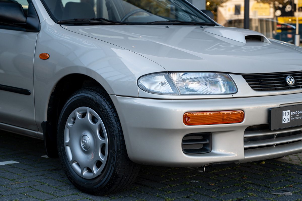 Mazda 323 (1995) — Foto 9