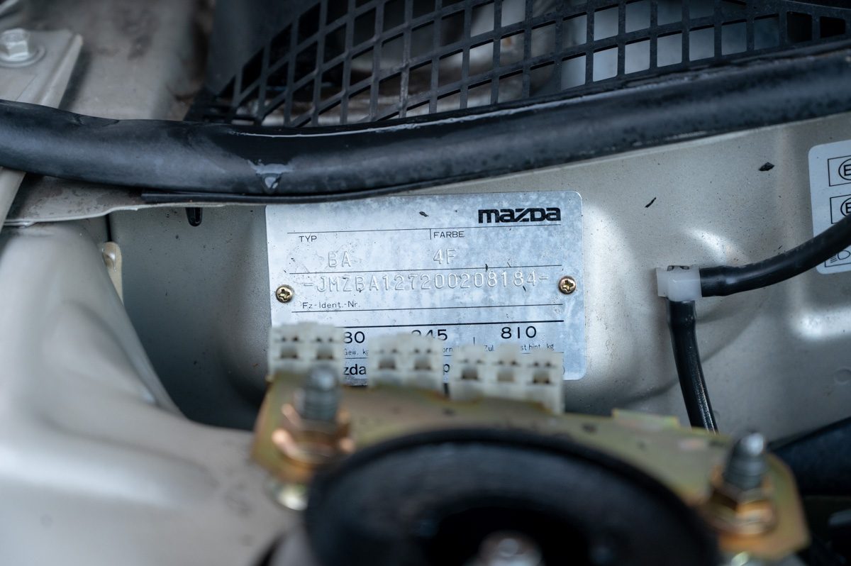 Mazda 323 (1995) — Foto 72