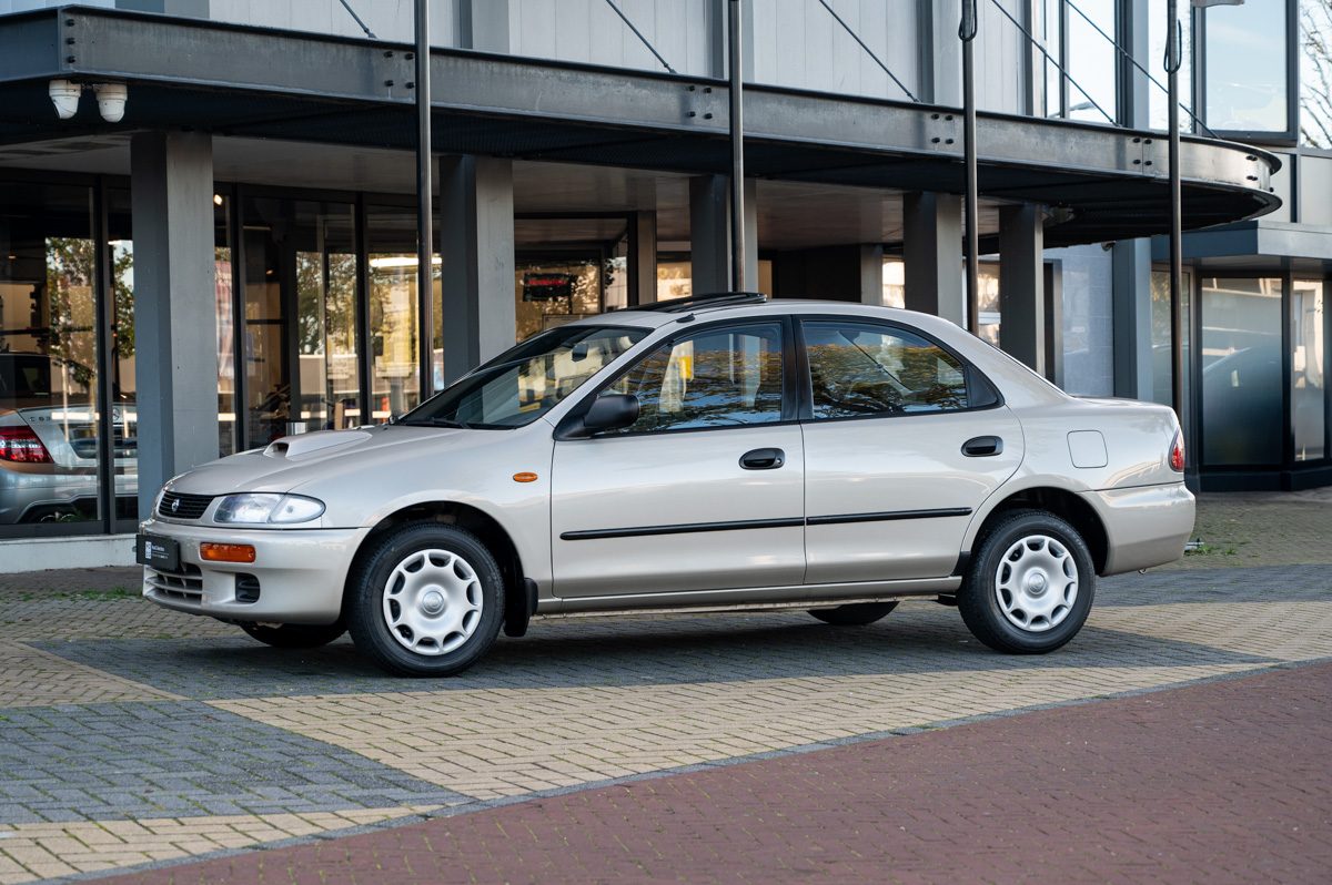 Mazda 323 (1995)