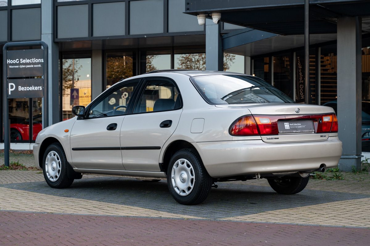 Mazda 323 (1995) — Foto 13