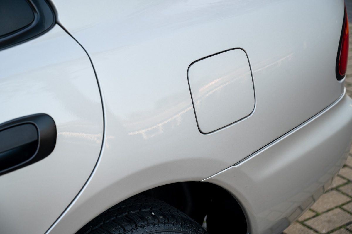 Mazda 323 (1995) — Foto 30