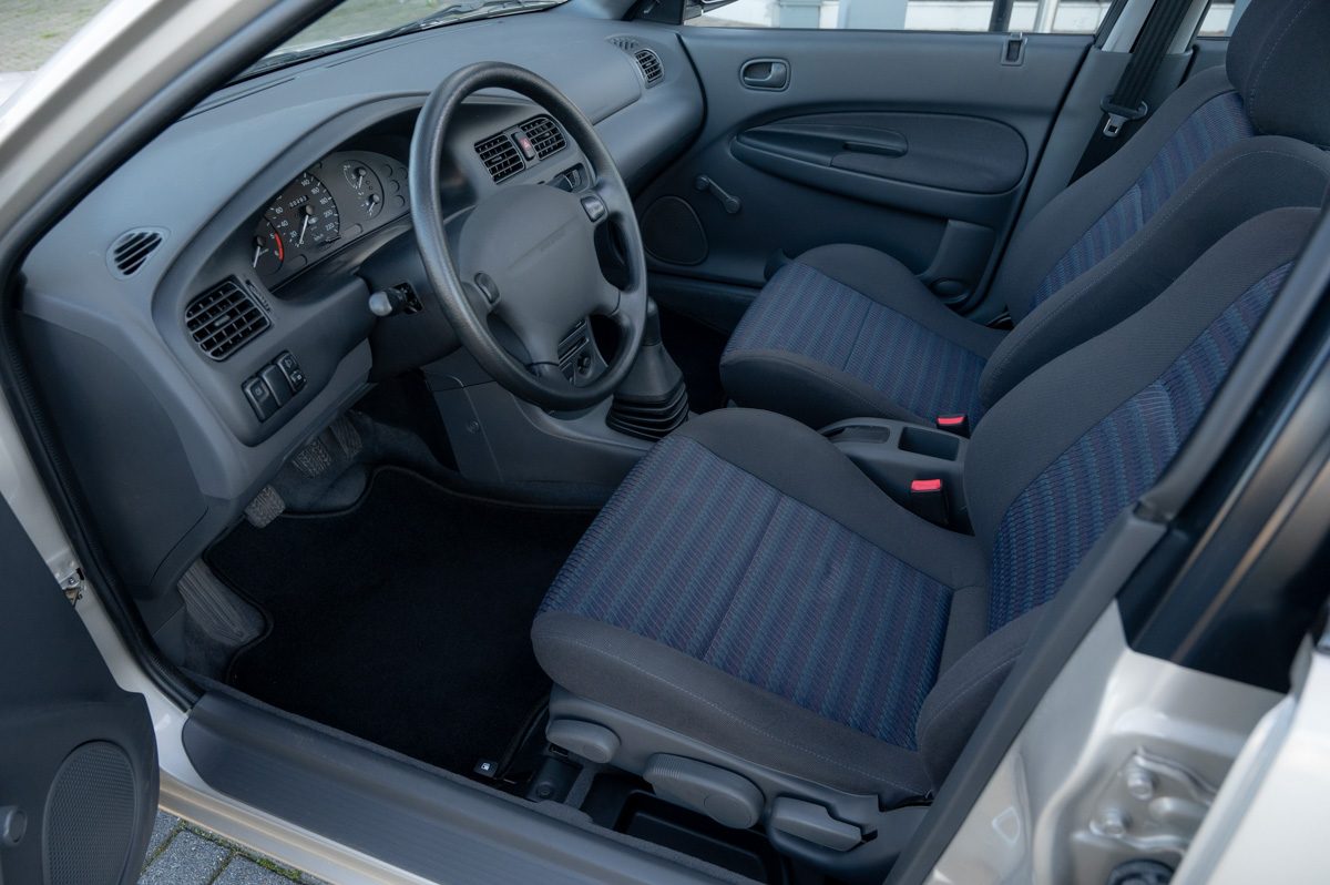 Mazda 323 (1995) — Foto 35